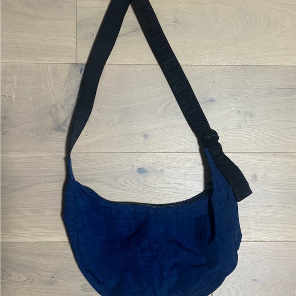 BAGGU Crossbody Bag in Navy and Black - Picture 2 of 2